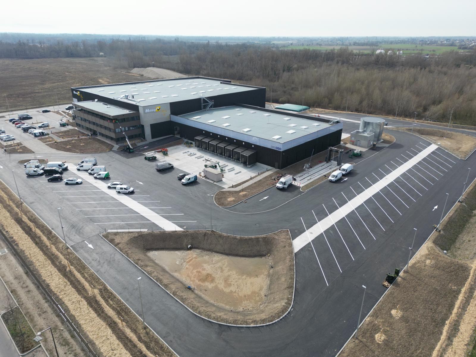 Façades et aires extérieures du site Transports Hebting
