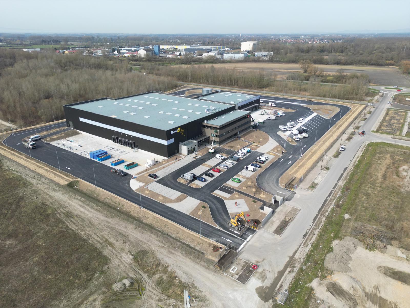 Vue arrière des bâtiments logistiques Hebting