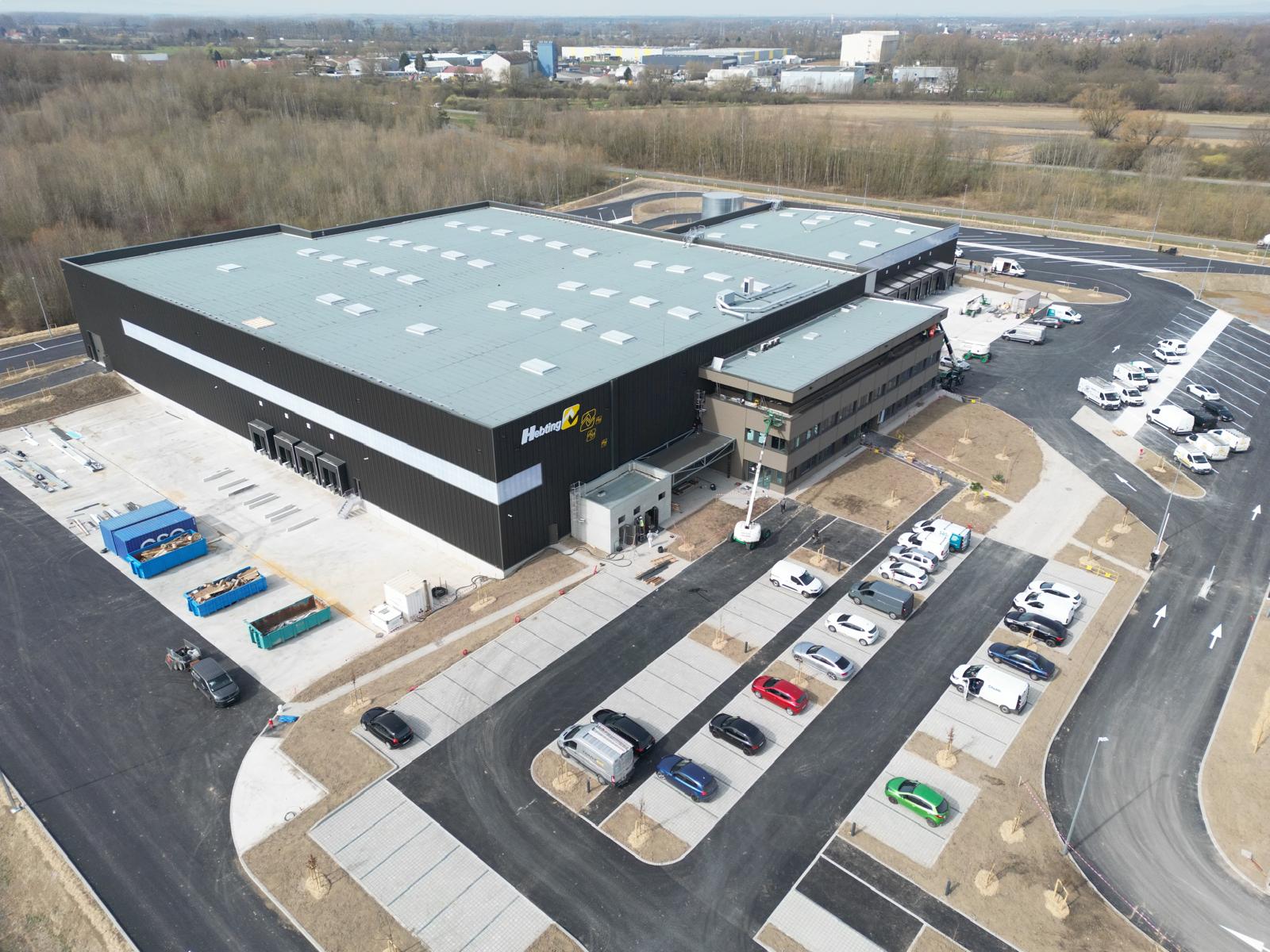 Vue aérienne des bureaux et aires logistiques Hebting