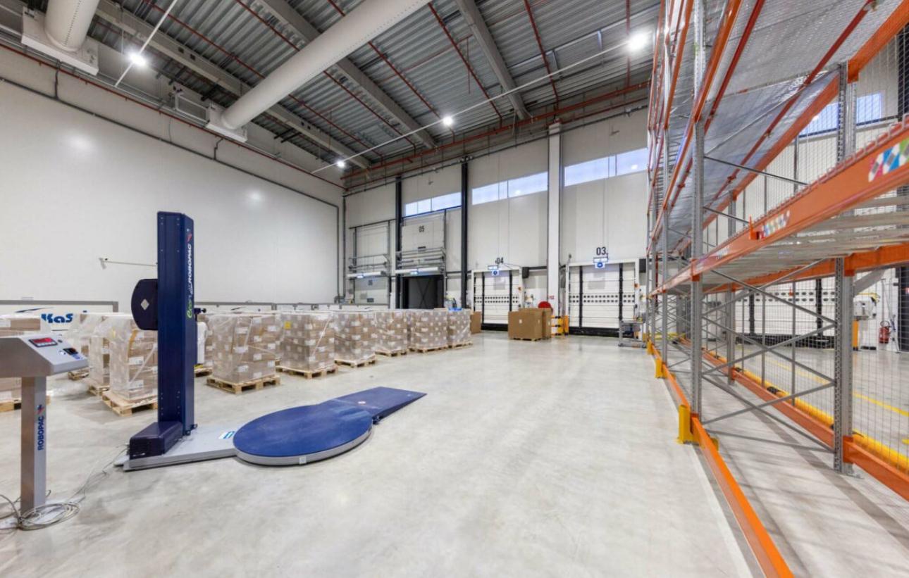 Aménagement intérieur d'un entrepôt logistique