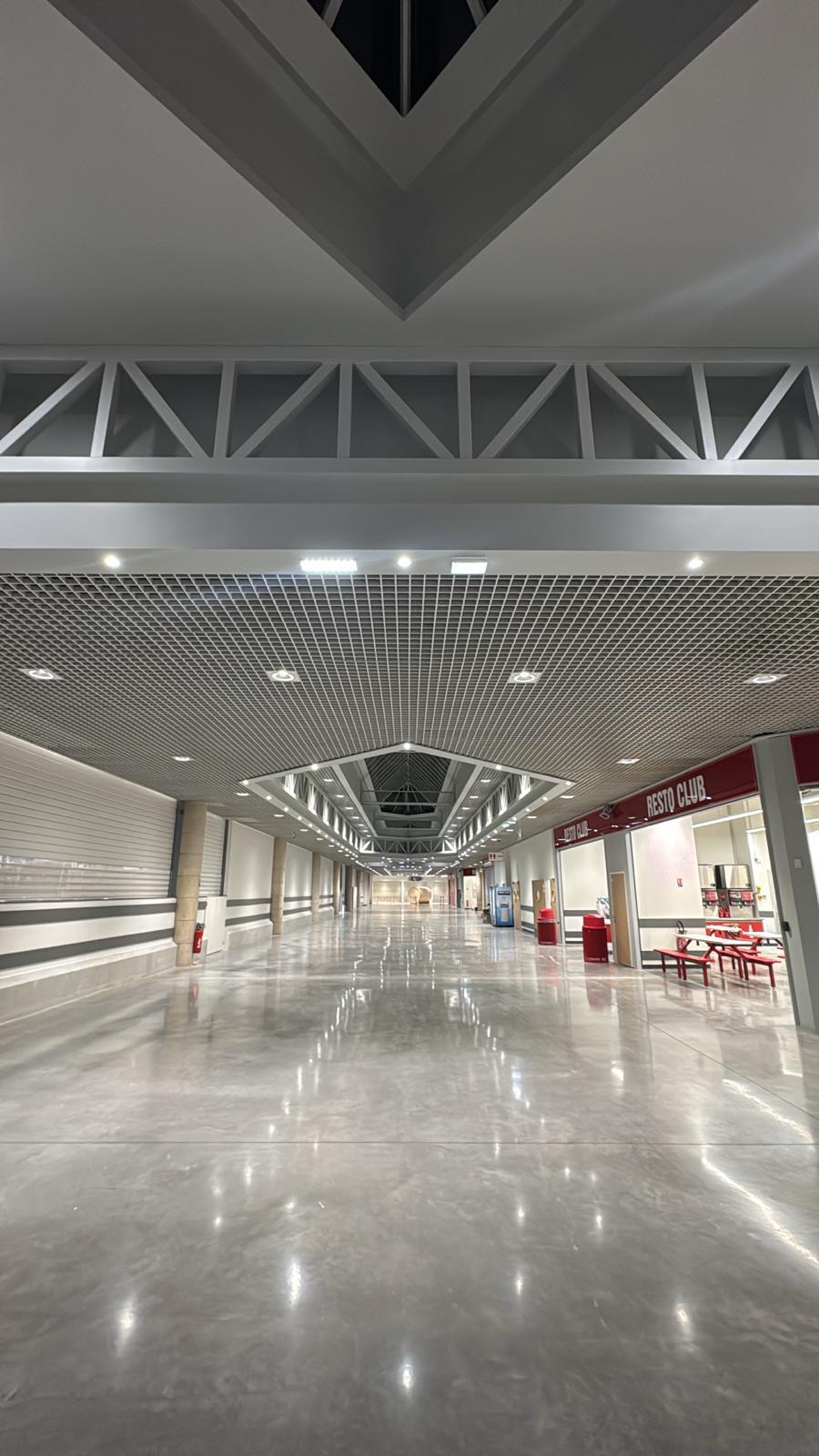 Volume intérieur réhabilité du magasin Costco de Mulhouse